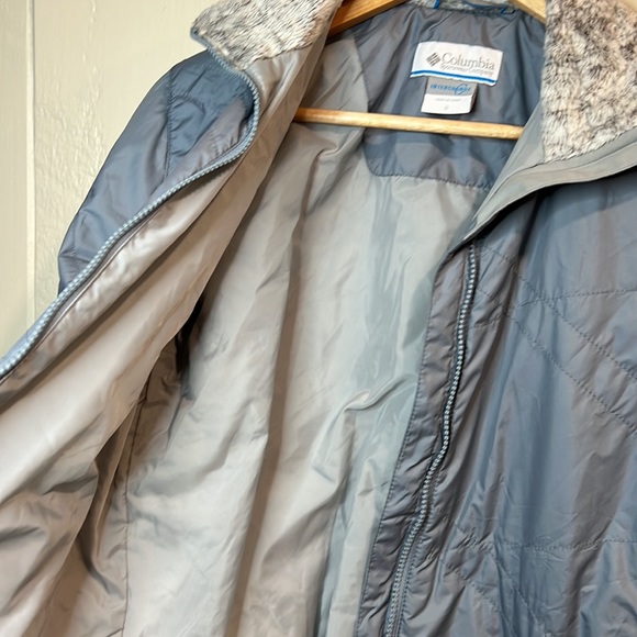 Columbia sportswear company with fur trim - Picture 5 of 12